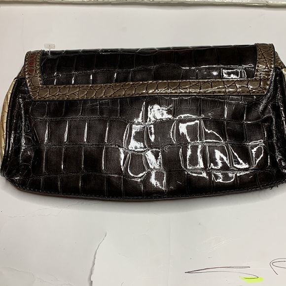 NWT Guess Purse Clutch Black Gold Patent Leather Gold Accessories - Picture 4 of 7